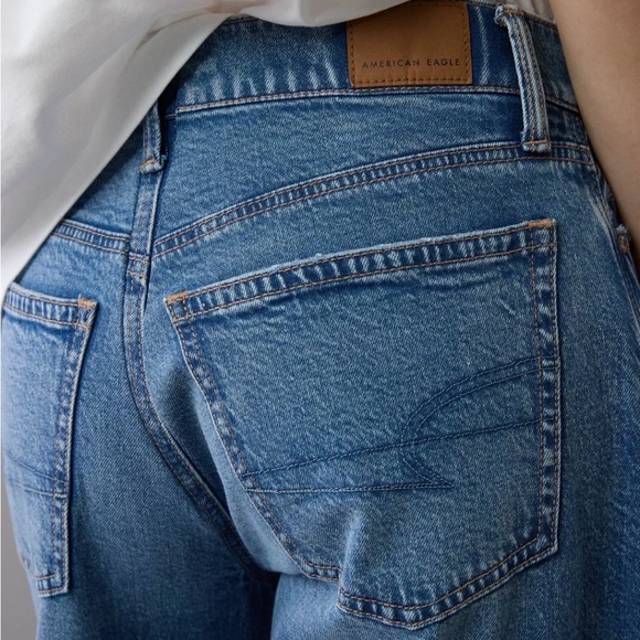 American Eagle Outfitters AE Ultra wide leg, low-rise Jeans 8 short - Picture 4 of 12